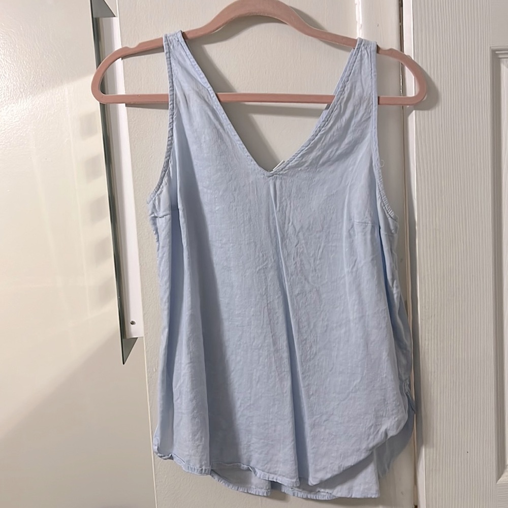 Sleeveless v-neck blouse